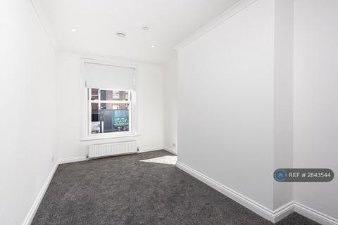 2 bedroom flat to rent, Broadway Court, London, SW19