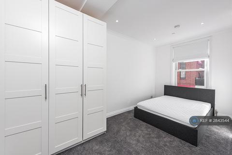 2 bedroom flat to rent, Broadway Court, London, SW19