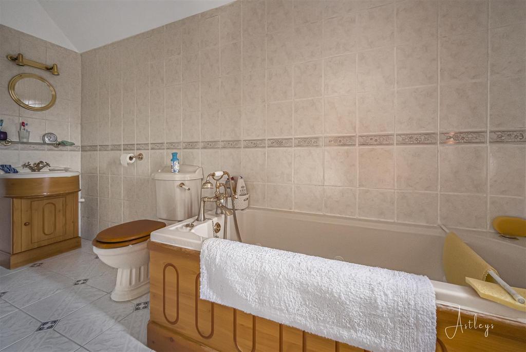 En-suite Bathroom