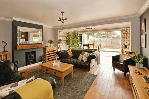 3 bedroom end of terrace house for sale, Swallowfield, Ashford, TN24 0