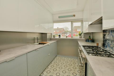 3 bedroom end of terrace house for sale, Swallowfield, Ashford, TN24 0