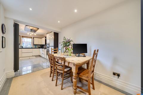 3 bedroom flat for sale, Chivalry Road, Battersea, London, SW11
