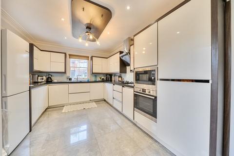 3 bedroom flat for sale, Chivalry Road, Battersea, London, SW11
