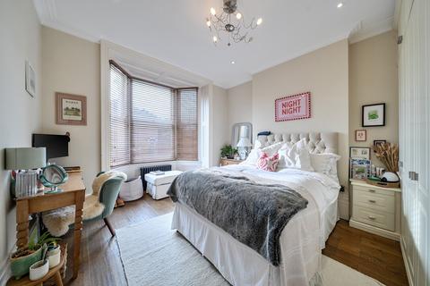 3 bedroom flat for sale, Chivalry Road, Battersea, London, SW11