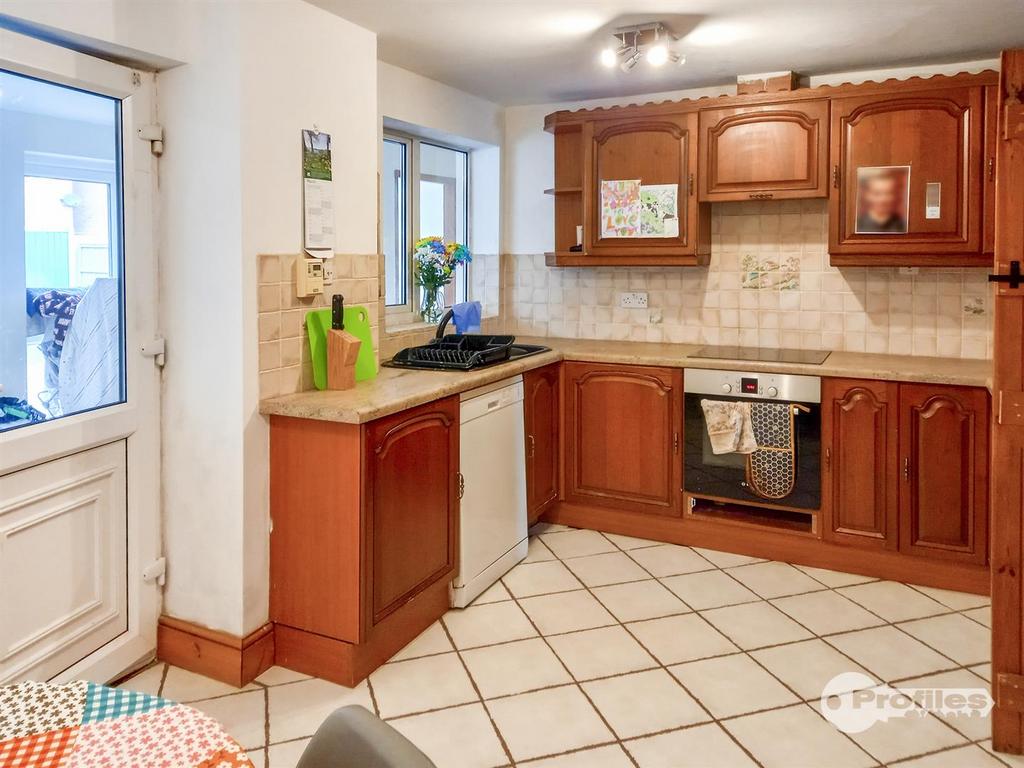 Kitchen x3.jpg