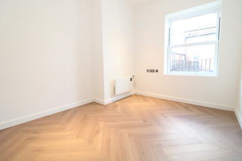2 bedroom ground floor flat to rent, Lyons Court, Dorking