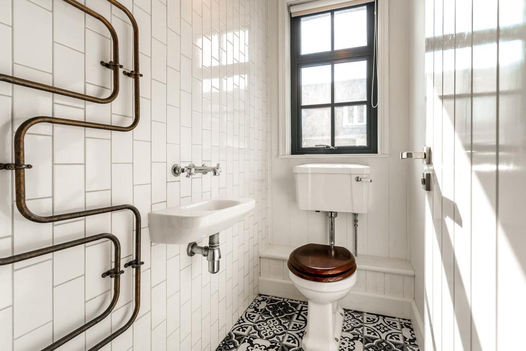 16. Toilet
