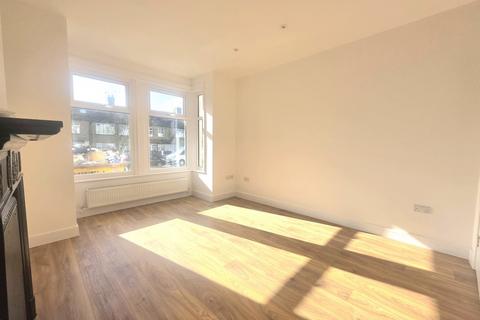 2 bedroom ground floor flat to rent, College Road, Harrow Weald