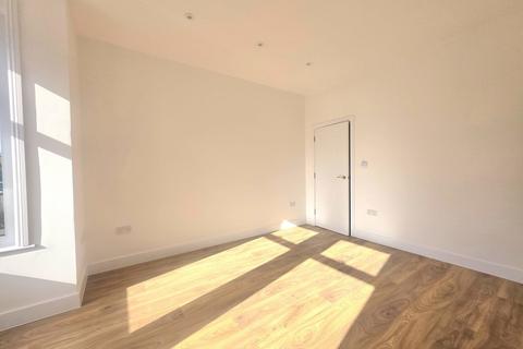2 bedroom ground floor flat to rent, College Road, Harrow Weald
