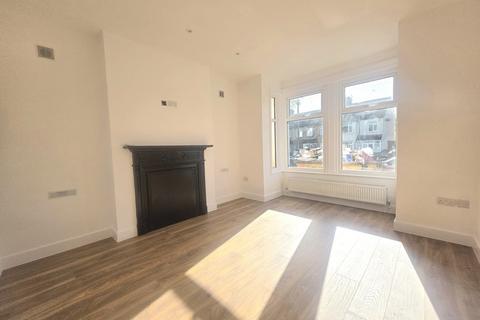 2 bedroom ground floor flat to rent, College Road, Harrow Weald