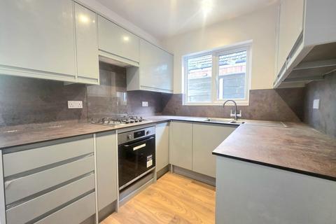 2 bedroom ground floor flat to rent, College Road, Harrow Weald