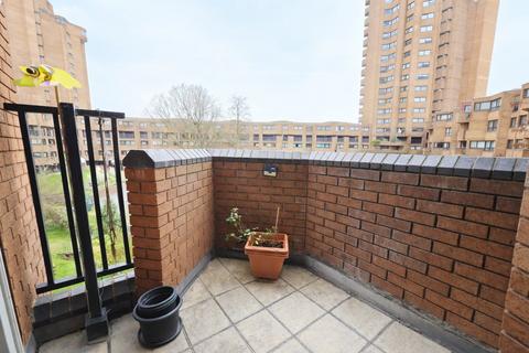 4 bedroom flat to rent, Upper Dartrey Walk, Chelsea