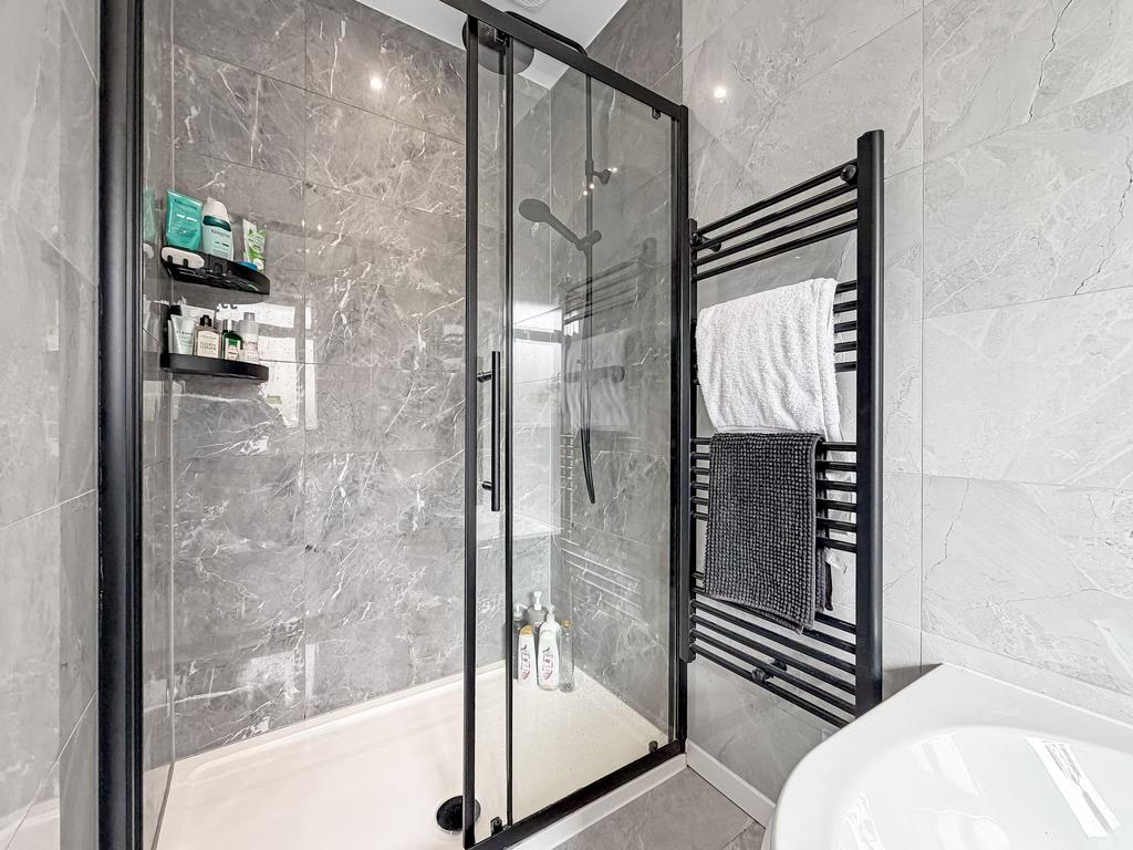 Bath/Shower Room