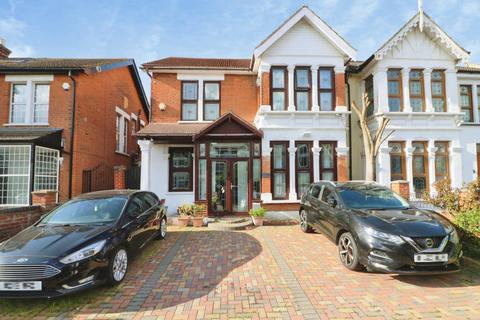 Redcliffe Gardens, Ilford IG1