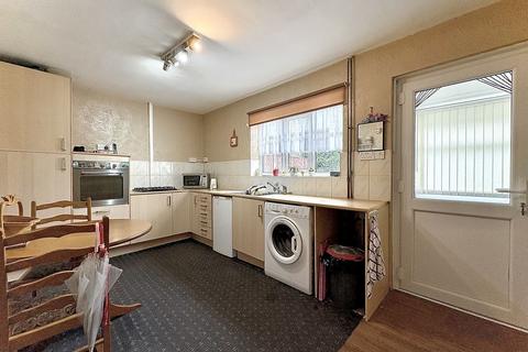 3 bedroom semi-detached house for sale, Hartland Avenue, COSELEY, WV14 9AN