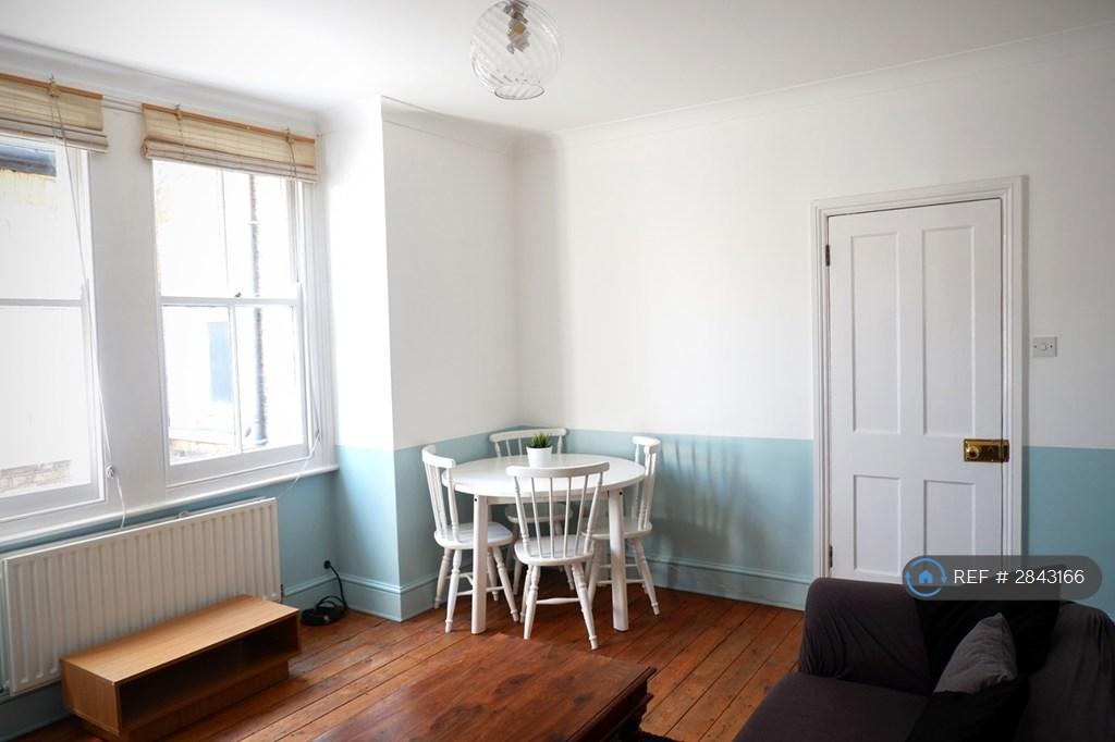 Lounge / Dining Area