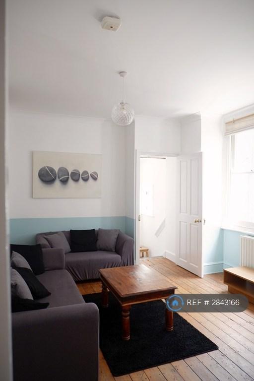 Lounge / Dining Area