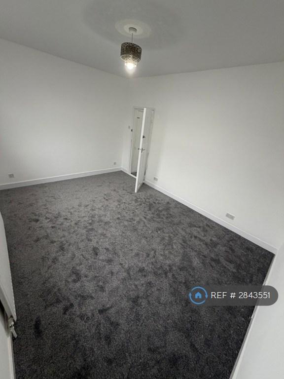 Bedroom 1 (Main)