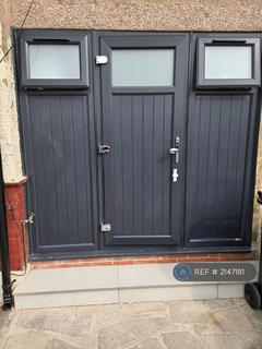 1 bedroom in a house share to rent, Flora Gardens, Romford, RM6