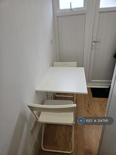 1 bedroom in a house share to rent, Flora Gardens, Romford, RM6