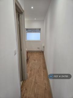 1 bedroom in a house share to rent, Flora Gardens, Romford, RM6