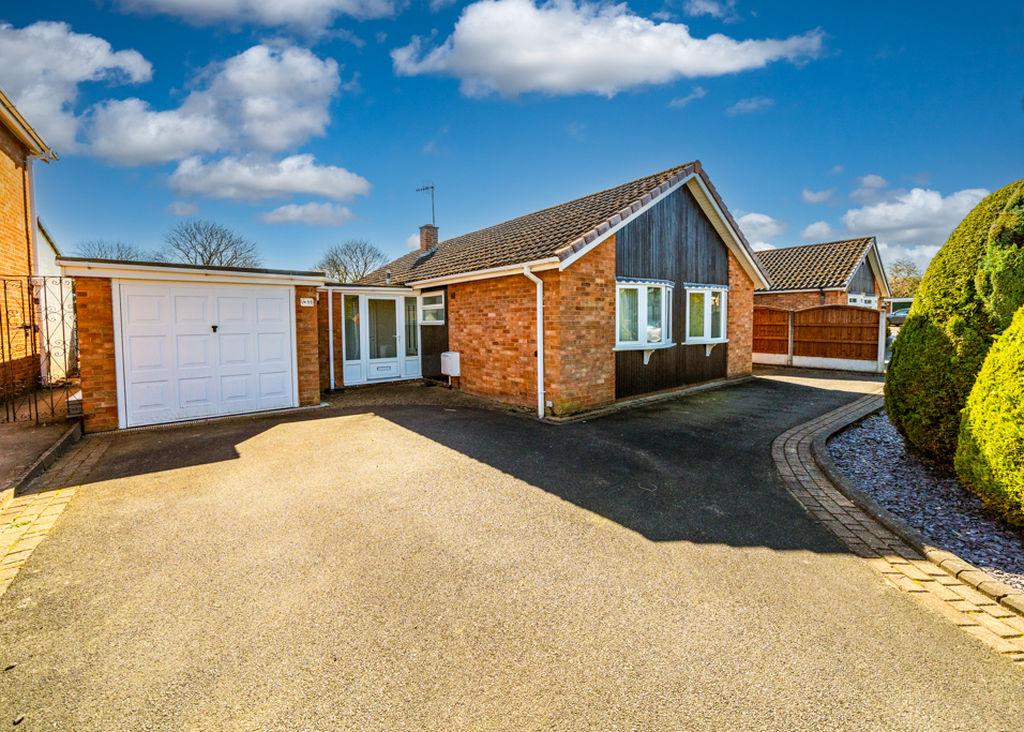 Cedars Avenue Kingswinford DY6 3 Bed Detached Bungalow For Sale 440 000
