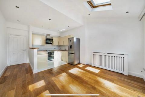 2 bedroom house to rent, Bramber Road, Friern Barnet