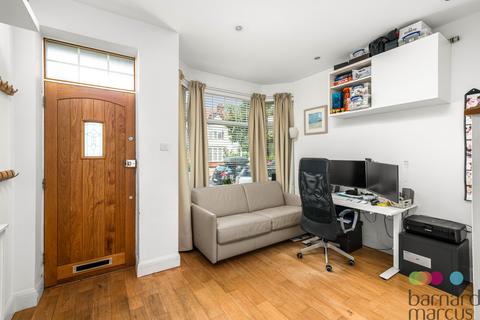 2 bedroom house to rent, Bramber Road, Friern Barnet