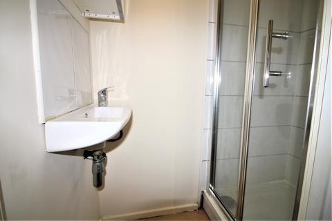 1 bedroom apartment to rent, Room in a shared flat at 3 Fitzwilliam Street, Sheffield, S1 4JL