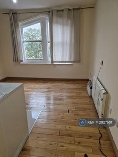 Studio to rent, Hertford Road, London, N9