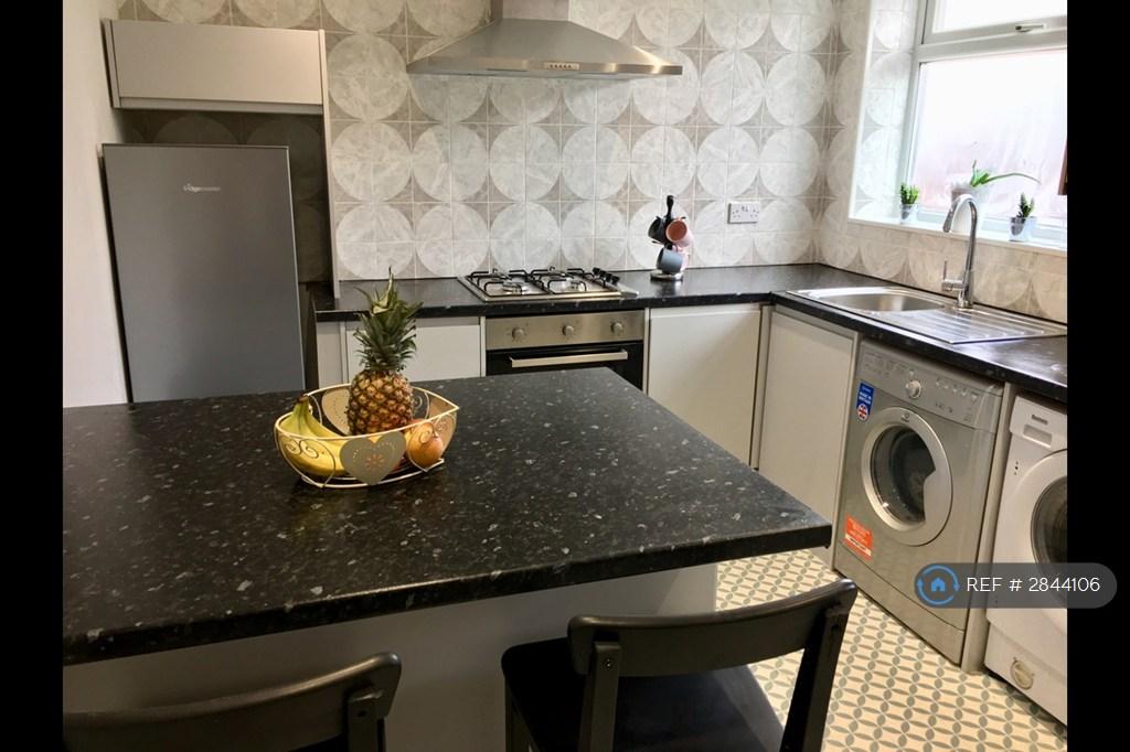 Kitchen - d/Washer, Washer, Dryer & Fridge/Freezer