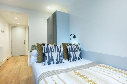 1 bedroom in a flat share to rent, St James Boulevard, Newcastle Upon Tyne NE4