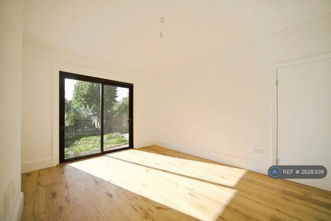 4 bedroom semi-detached house to rent, Southwood Lawn Road, London, N6