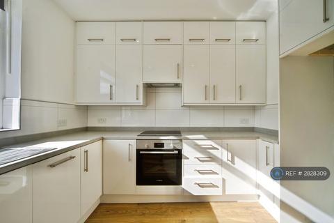 4 bedroom semi-detached house to rent, Southwood Lawn Road, London, N6
