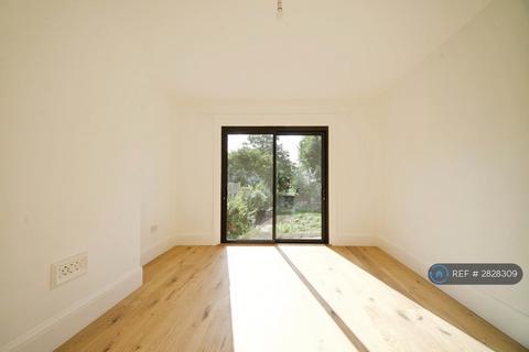 4 bedroom semi-detached house to rent, Southwood Lawn Road, London, N6
