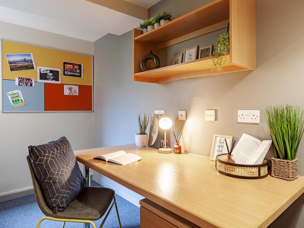 Apartment in Sheffield, City Centre, South Yorkshire - View 3