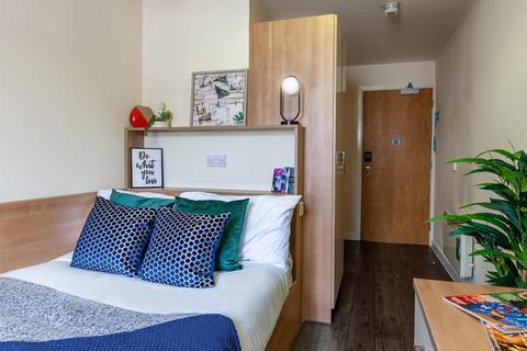1 bedroom in a flat share to rent, 110 High Street, Bangor LL57