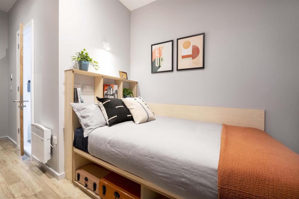 Apartment in Sheffield, Upperthorpe, South Yorkshire - View 2
