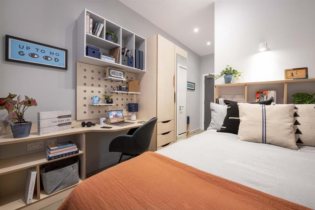 Apartment in Sheffield, Upperthorpe, South Yorkshire - View 3