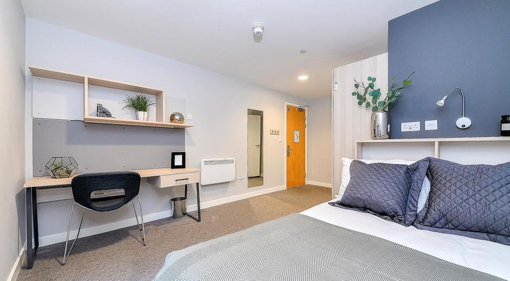 Apartment in Sheffield, City Centre, South Yorkshire - View 2