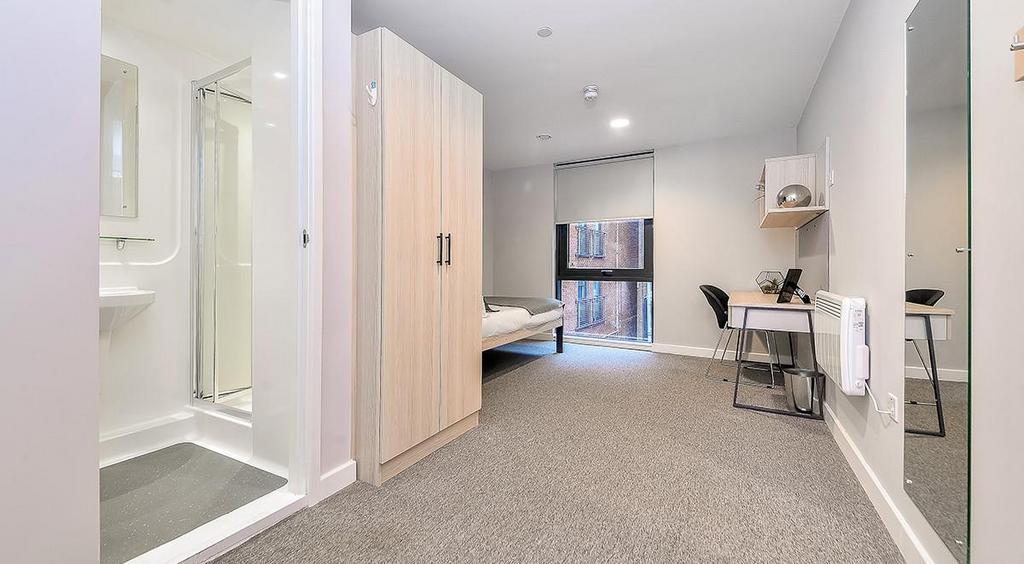 Apartment in Sheffield, City Centre, South Yorkshire - View 3