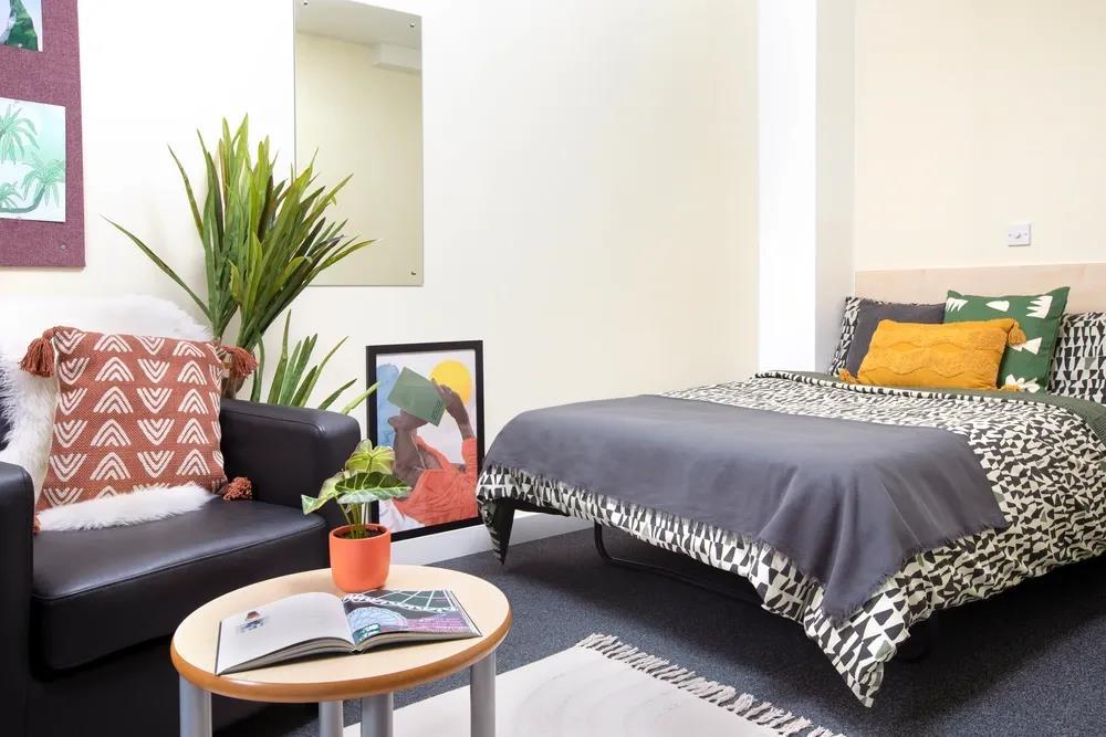 Apartment in Sheffield, City Centre, South Yorkshire - View 2