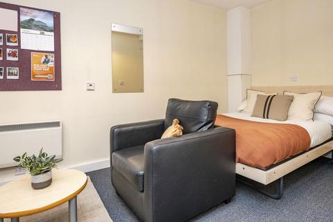 Studio to rent, Clough Road, Sheffield S2
