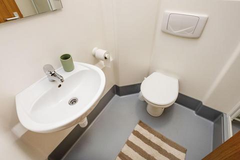Studio to rent, Clough Road, Sheffield S2