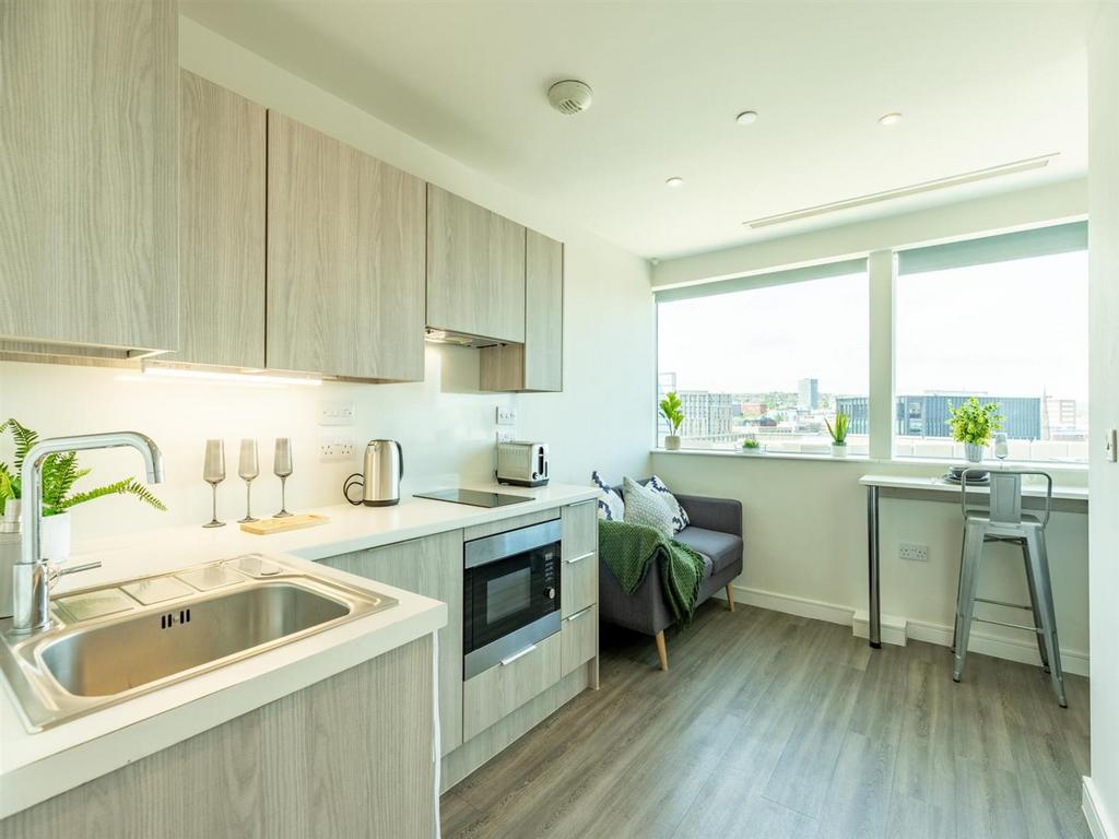 Apartment in Sheffield, City Centre, South Yorkshire - View 3