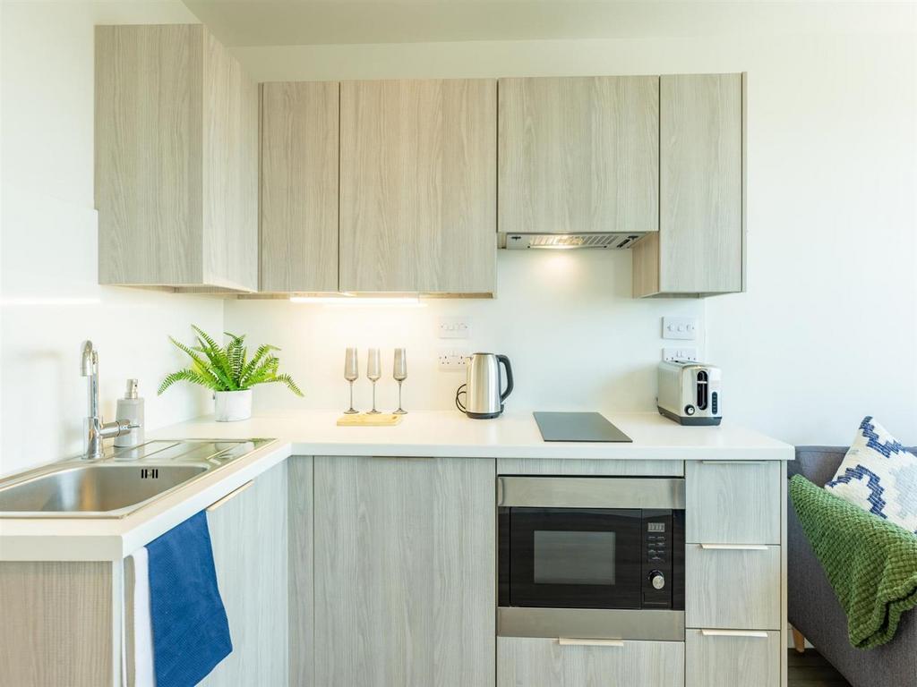 Apartment in Sheffield, City Centre, South Yorkshire - View 4