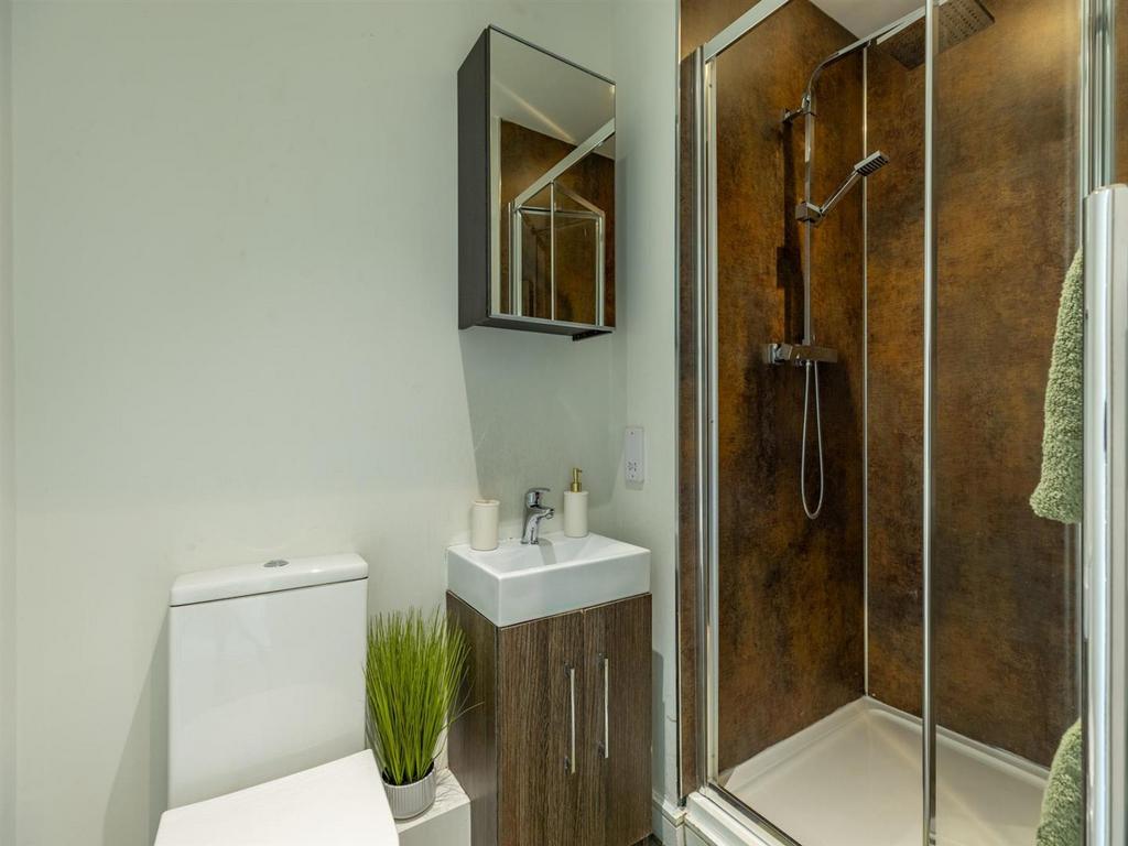 Apartment in Sheffield, City Centre, South Yorkshire - View 5