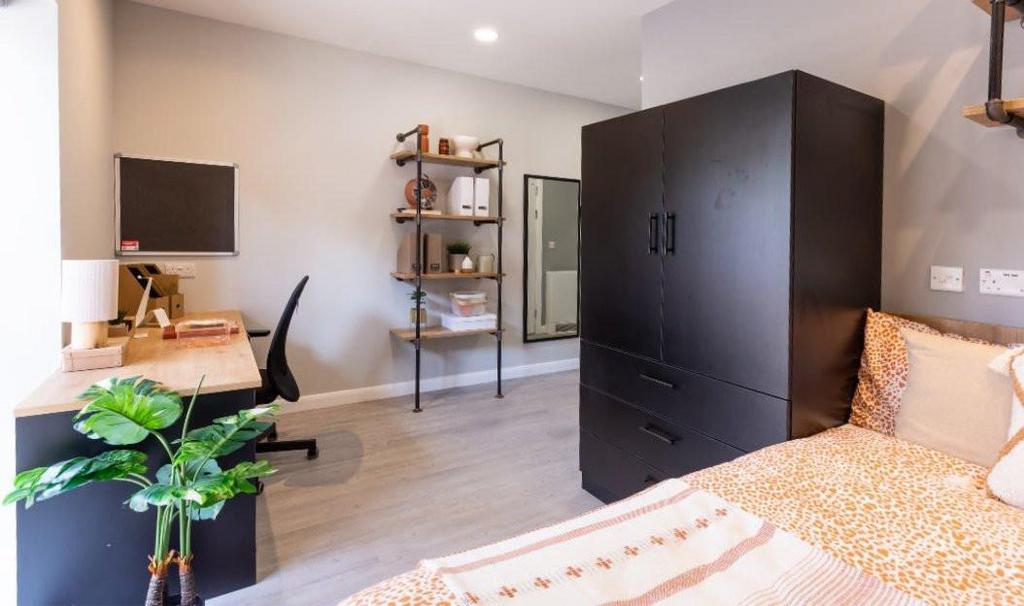 Apartment in Sheffield, Neepsend, South Yorkshire - View 2