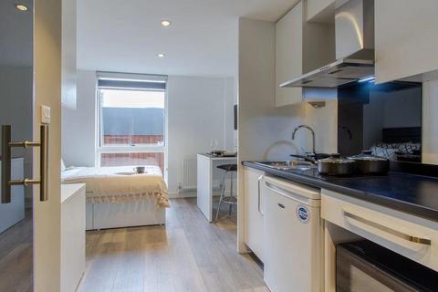 Studio to rent, Curzon Street, Nottingham NG3