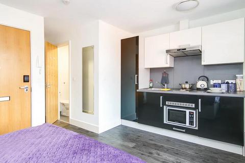 1 bedroom in a flat share to rent, 17-23 High Street, Bangor LL57